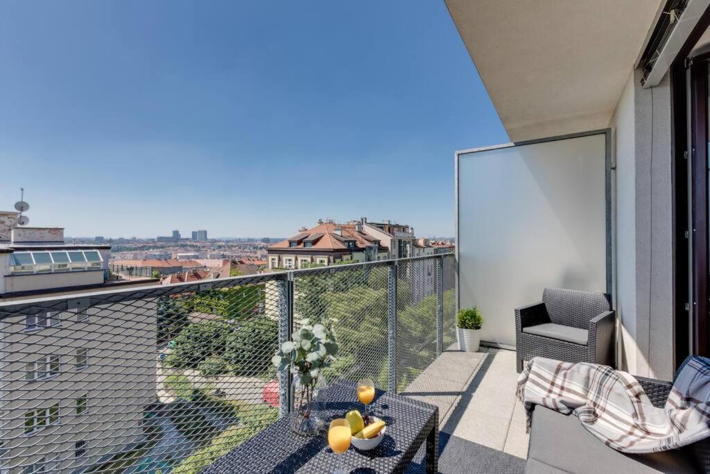 JT's Apartments Korunní str. Praha Bagian luar foto