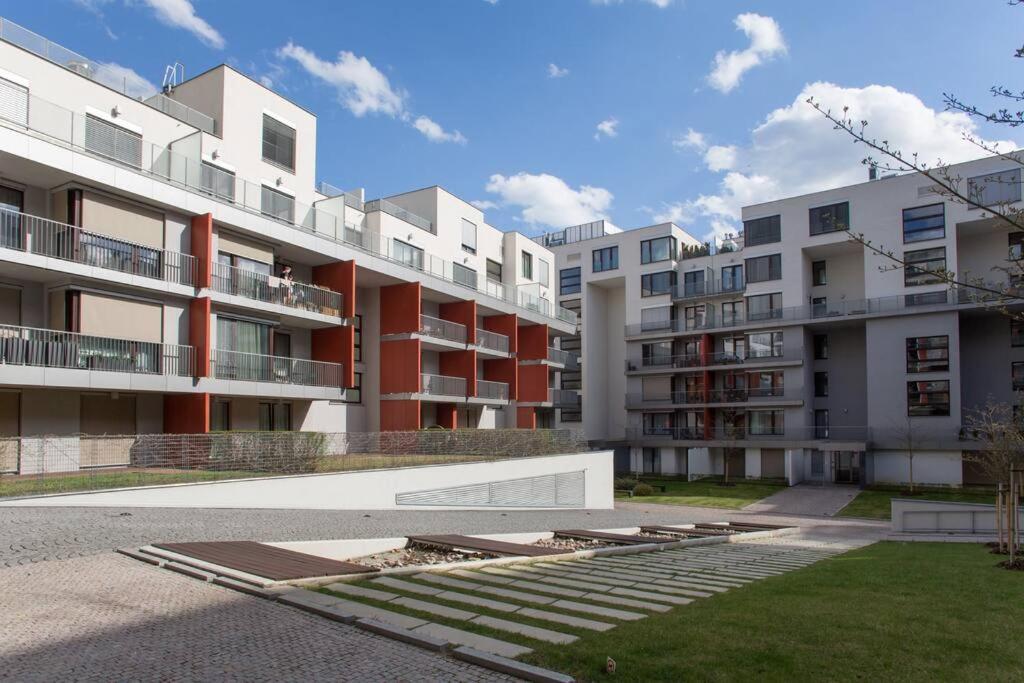 JT's Apartments Korunní str. Praha Bagian luar foto